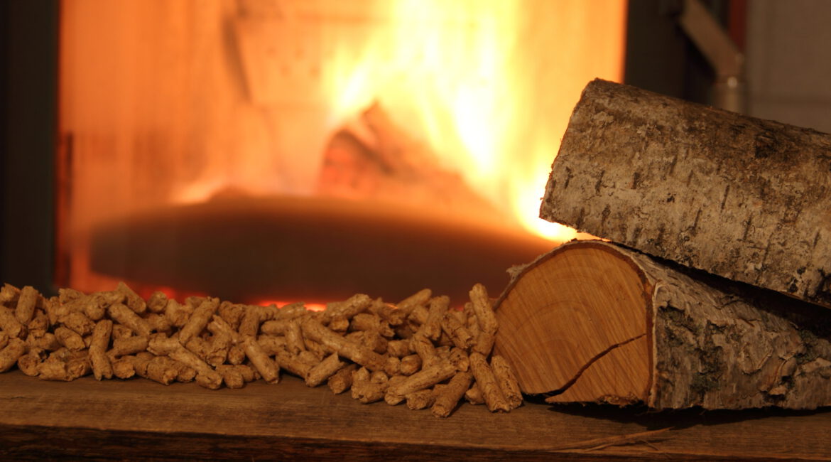Riscaldamento a legna e pellet in Lombardia: regole di utilizzo
